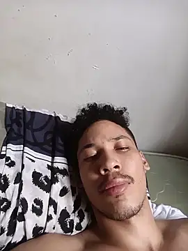 Snapshot of RuiMaddoox chatting on December 14, 1:39 pm RuiMaddoox online show from December 14, 1:39 pm