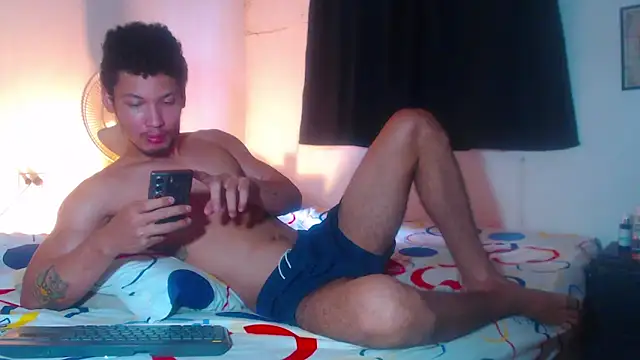 Snapshot of RuiMaddoox chatting on October 10, 12:06 pm RuiMaddoox online show from October 10, 12:06 pm