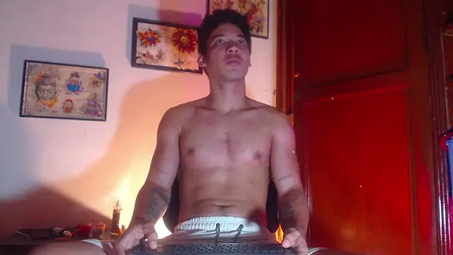 Snapshot of RuiMaddoox chatting on October 16, 11:07 am RuiMaddoox online show from October 16, 11:07 am