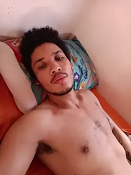 Snapshot of RuiMaddoox chatting on November 26, 1:33 pm RuiMaddoox online show from November 26, 1:33 pm