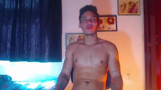 Snapshot of RuiMaddoox chatting on September 20, 2:22 pm RuiMaddoox online show from September 20, 2:22 pm