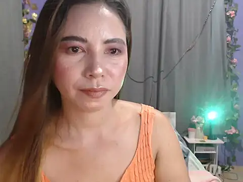 Snapshot of hotasianpinky chatting on November 4, 11:14 am hotasianpinky online show from November 4, 11:14 am