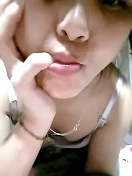 Snapshot of daisy_will chatting on October 8, 1:12 pm daisy will online show from October 8, 1:12 pm