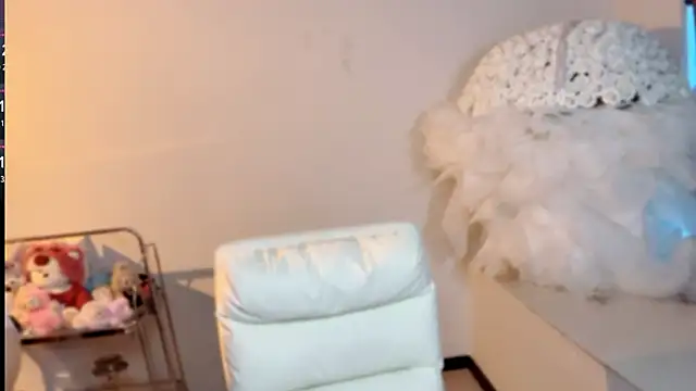 Snapshot of Tina-a chatting on September 11, 9:31 am Tina-a online show from September 11, 9:31 am