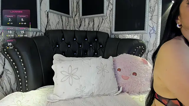 adelinemoretti online show from January 5, 7:28 pm