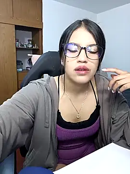 Snapshot of asumi_18 chatting on October 6, 9:43 am asumi 18 online show from October 6, 9:43 am