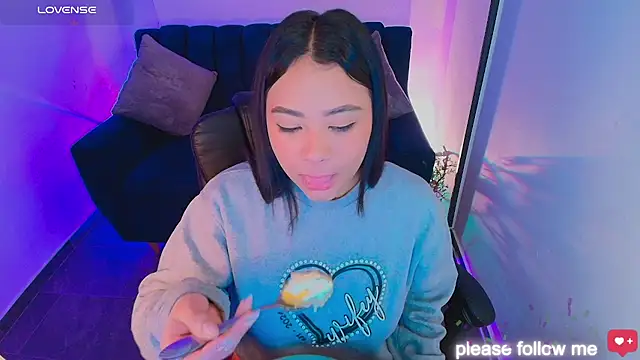 nicemiiaa7  online show from March 4, 12:13 pm