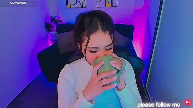 nicemiiaa7  online show from March 10, 1:15 pm