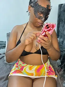 wellbuiltDiosa online show from October 15, 8:50 pm