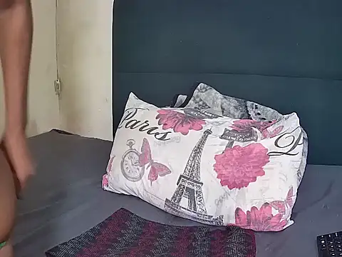 Pretty miss devilxxx35 online show from June 14, 8:10 pm