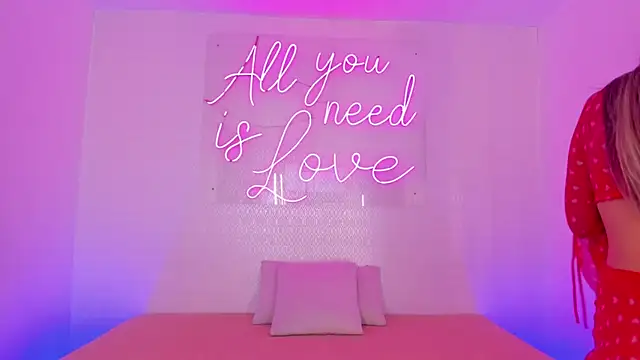 aleksandramiller  online show from April 24, 12:51 pm