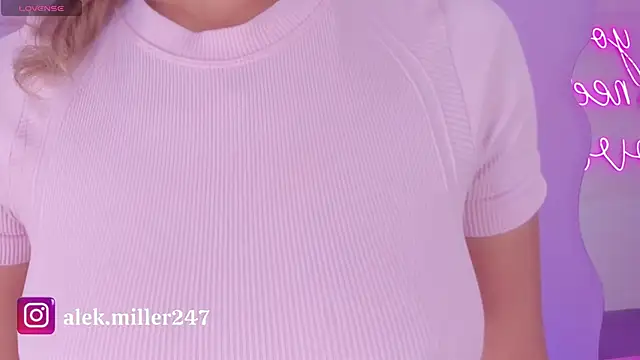 Snapshot of aleksandramiller_ chatting on September 15, 12:38 pm aleksandramiller online show from September 15, 12:38 pm