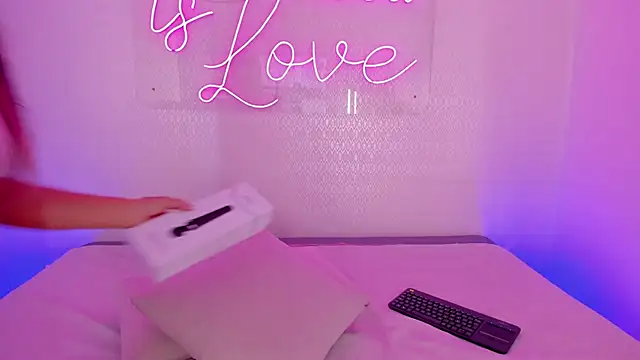 aleksandramiller  online show from April 14, 1:05 pm