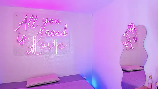 aleksandramiller  online show from November 25, 4:46 am