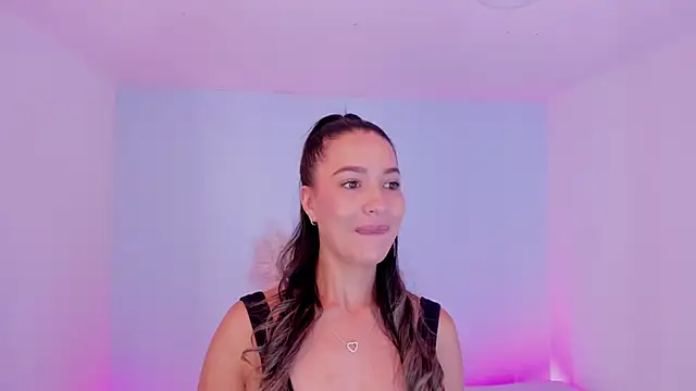 Snapshot of aleksandramiller_ chatting on June 10, 1:23 pm aleksandramiller online show from June 10, 1:23 pm
