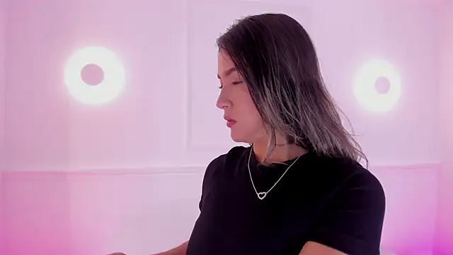 Snapshot of aleksandramiller_ chatting on June 4, 1:16 pm aleksandramiller online show from June 4, 1:16 pm
