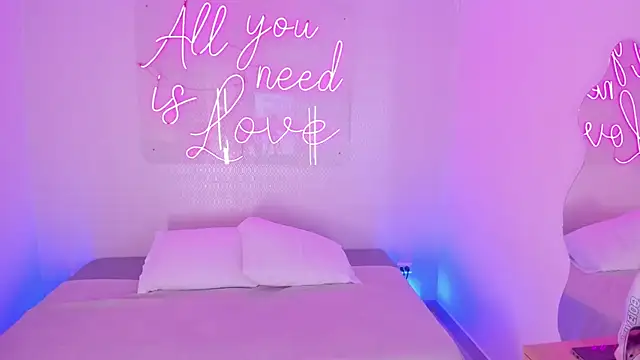 aleksandramiller  online show from November 18, 4:16 am