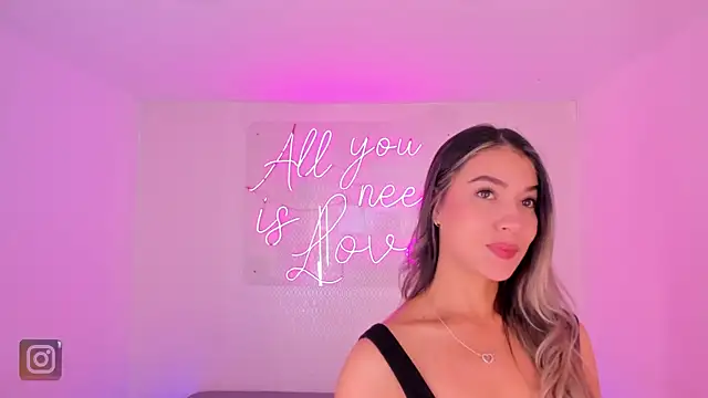 aleksandramiller  online show from January 6, 12:31 pm