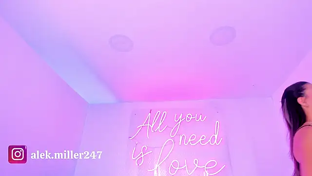 aleksandramiller  online show from December 3, 4:28 pm