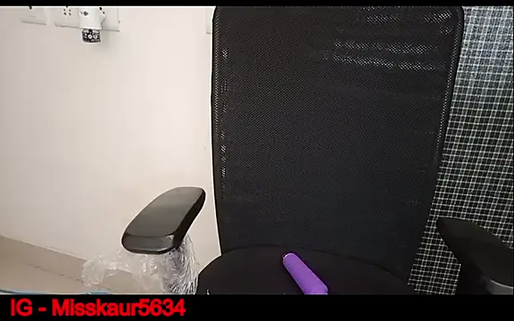 miss kaur23 online show from November 8, 6:17 am