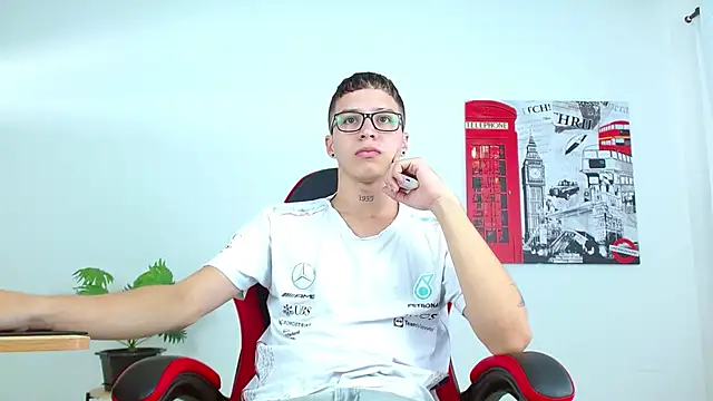 Snapshot of Cumandres18 chatting on September 10, 1:54 pm Cumandres18 online show from September 10, 1:54 pm