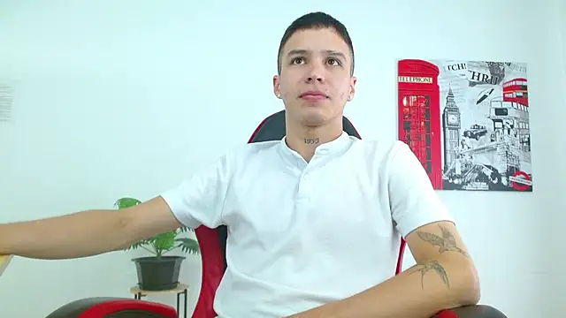 Snapshot of Cumandres18 chatting on December 4, 2:49 pm Cumandres18 online show from December 4, 2:49 pm