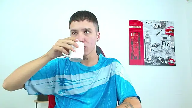 Snapshot of Cumandres18 chatting on December 16, 2:32 pm Cumandres18 online show from December 16, 2:32 pm