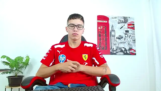 Snapshot of Cumandres18 chatting on September 15, 1:44 pm Cumandres18 online show from September 15, 1:44 pm