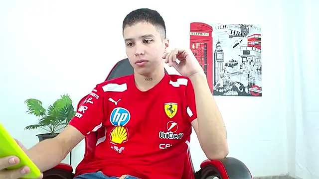 Snapshot of Cumandres18 chatting on October 15, 2:14 pm Cumandres18 online show from October 15, 2:14 pm