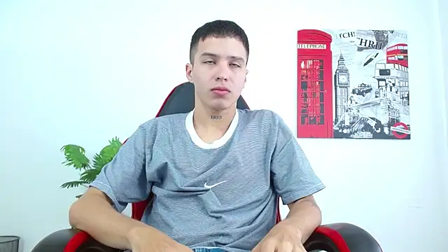 Snapshot of Cumandres18 chatting on October 18, 2:08 pm Cumandres18 online show from October 18, 2:08 pm