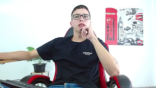 Snapshot of Cumandres18 chatting on October 6, 2:07 pm Cumandres18 online show from October 6, 2:07 pm