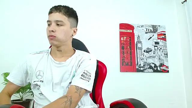 Snapshot of Cumandres18 chatting on September 19, 1:59 pm Cumandres18 online show from September 19, 1:59 pm