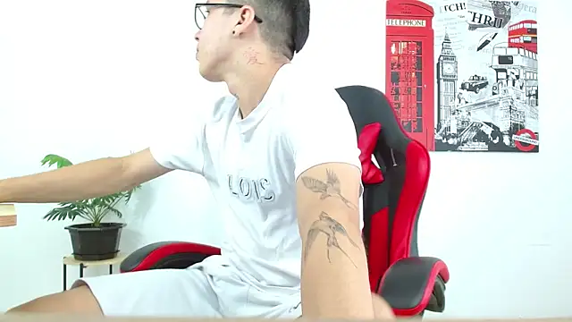 Snapshot of Cumandres18 chatting on September 13, 1:55 pm Cumandres18 online show from September 13, 1:55 pm