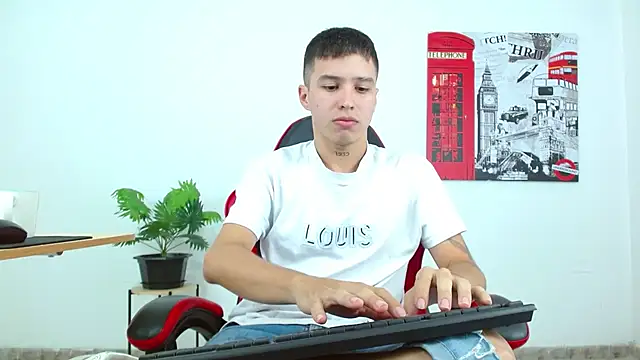 Snapshot of Cumandres18 chatting on October 9, 1:55 pm Cumandres18 online show from October 9, 1:55 pm