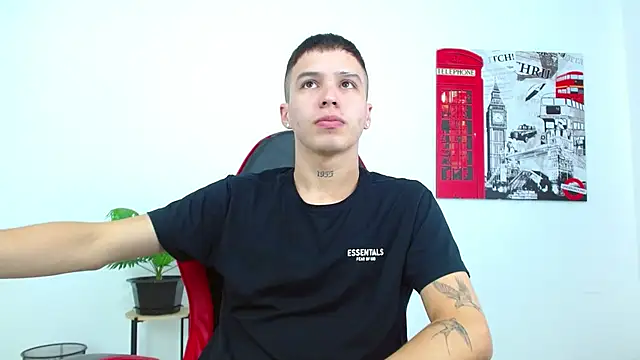 Snapshot of Cumandres18 chatting on December 2, 2:19 pm Cumandres18 online show from December 2, 2:19 pm