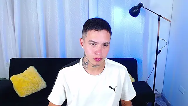 Cumandres18 online show from April 14, 2:11 pm