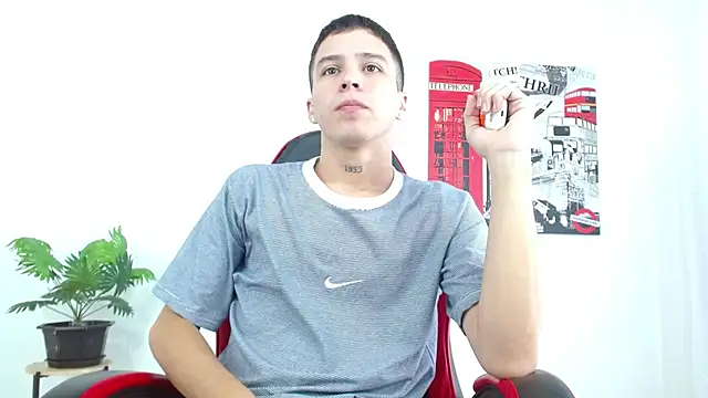 Snapshot of Cumandres18 chatting on October 31, 2:02 pm Cumandres18 online show from October 31, 2:02 pm