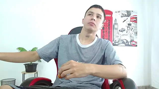 Snapshot of Cumandres18 chatting on November 15, 1:48 pm Cumandres18 online show from November 15, 1:48 pm