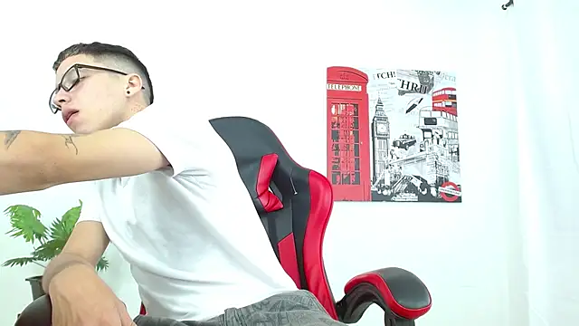 Snapshot of Cumandres18 chatting on September 22, 2:12 pm Cumandres18 online show from September 22, 2:12 pm