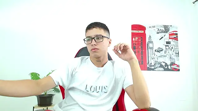 Snapshot of Cumandres18 chatting on October 7, 2:07 pm Cumandres18 online show from October 7, 2:07 pm