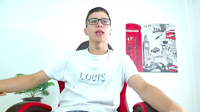 Snapshot of Cumandres18 chatting on September 23, 2:02 pm Cumandres18 online show from September 23, 2:02 pm