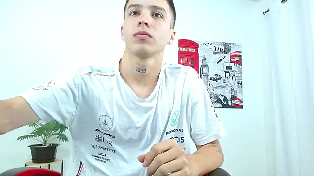 Snapshot of Cumandres18 chatting on October 28, 1:54 pm Cumandres18 online show from October 28, 1:54 pm