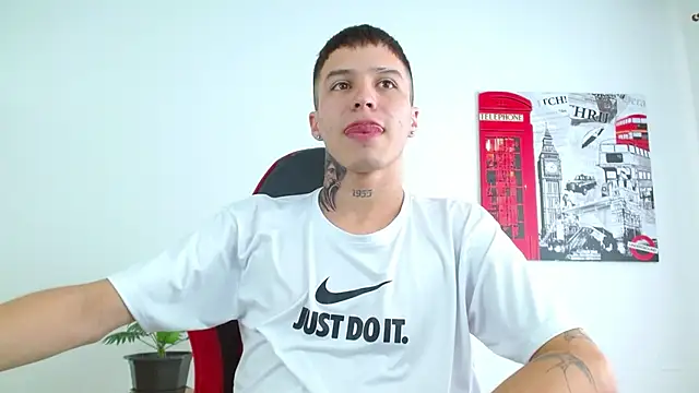 Snapshot of Cumandres18 chatting on December 15, 2:12 pm Cumandres18 online show from December 15, 2:12 pm