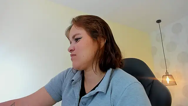 Snapshot of GIANAMILLER6 chatting on June 25, 12:21 pm GIANAMILLER6 online show from June 25, 12:21 pm