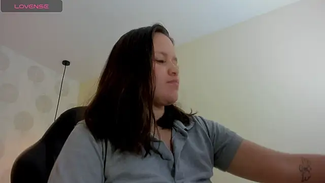 GIANAMILLER6 online show from February 20, 12:07 pm