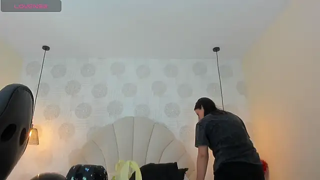 GIANAMILLER6 online show from March 7, 12:10 pm