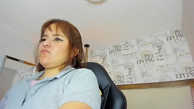 Snapshot of GIANAMILLER6 chatting on June 17, 12:15 pm GIANAMILLER6 online show from June 17, 12:15 pm