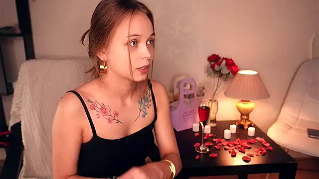 OdellaGillingham online show from November 29, 6:19 pm