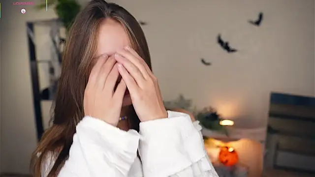 OdellaGillingham online show from November 4, 7:06 pm