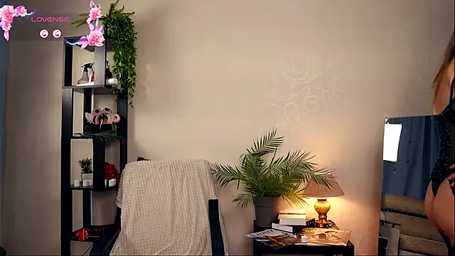 OdellaGillingham online show from November 25, 6:52 pm